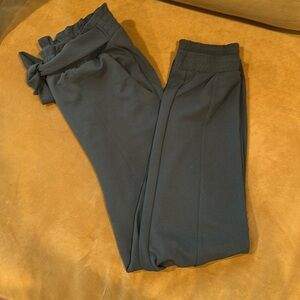 Can We Say Olive- NWOT- Joggers Women SZ -M🖤BOGO